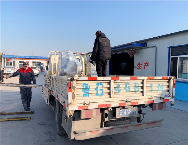 300L可傾電加熱夾層鍋、400單室真空包裝機(jī)發(fā)往廣西桂林