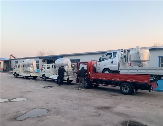 800L、1200L變頻水冷真空滾揉機(jī)，700L電加熱夾層鍋發(fā)往河南