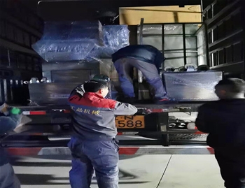 80針鹽水注射機(jī)、200L不銹鋼料車(chē)、操作平臺(tái)發(fā)往內(nèi)蒙赤峰