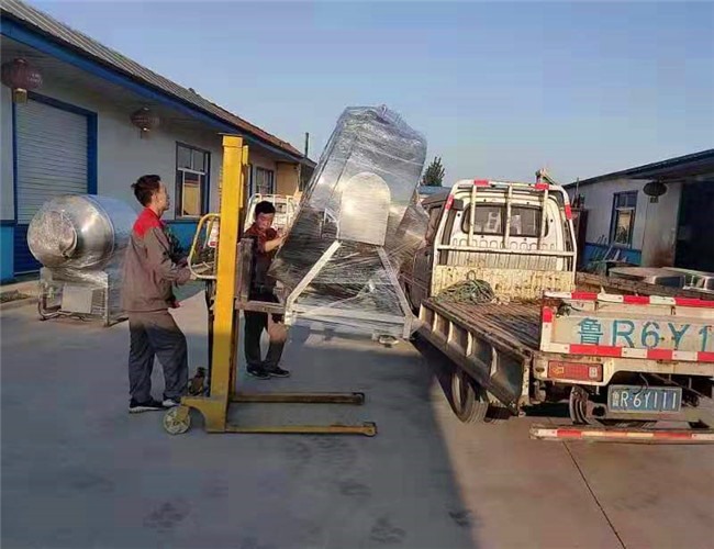 400L真空滾揉機(jī)發(fā)往北京，600L可傾電加熱夾層鍋發(fā)往河南