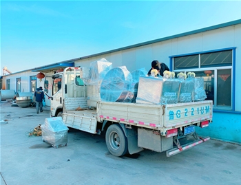 80針注射機1臺，400L可傾電加熱夾層鍋2臺，200L料車6臺，發(fā)往河南新鄉(xiāng)