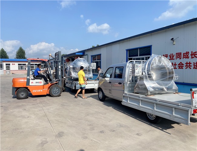 700L立式電加熱夾層鍋1臺(tái)，400L可傾電加熱夾層鍋2臺(tái)，發(fā)往河南周口