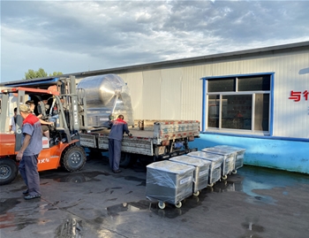 800L變頻水冷真空滾揉機1臺，200L料車5臺，發(fā)往沂水