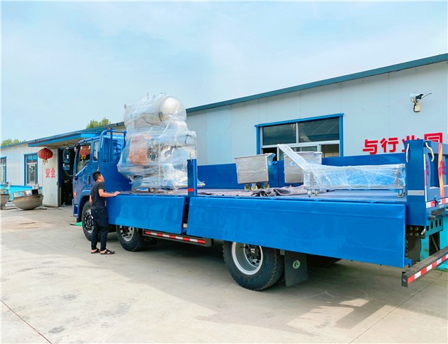700雙層殺菌鍋1臺，200L料車2臺，發(fā)貨河南