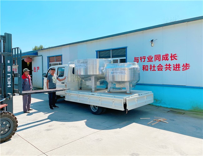 立式保溫電加熱夾層鍋1200L一臺，500L一臺，發(fā)往河南周口