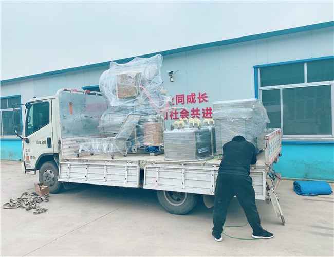 700雙層殺菌鍋、600雙室真空包裝機(jī)、200L不銹鋼料車，發(fā)貨河南許昌