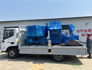 氣動(dòng)鹽水注射機(jī)、外置料水?dāng)嚢杵鳌⒘⑹诫娂訜嶂箦?，發(fā)貨河南周口