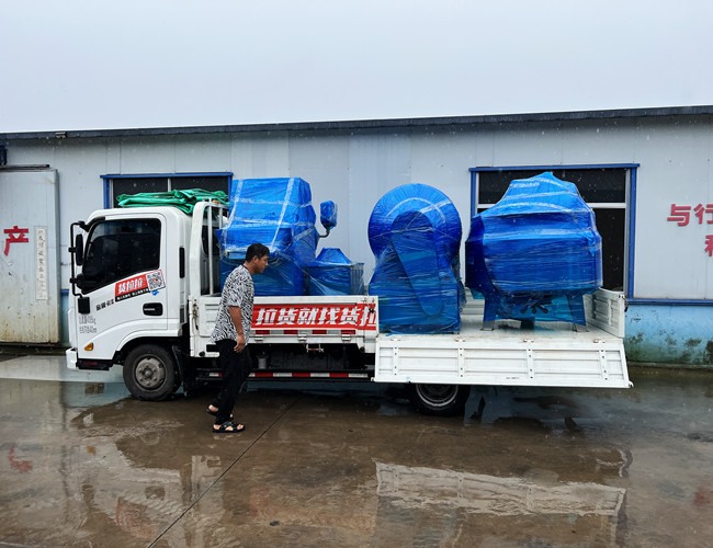 河南牛肉加工廠定制夾層鍋，氣動(dòng)鹽水注射機(jī)，真空滾揉機(jī)發(fā)貨