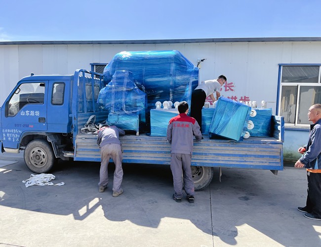 臨沂食品廠訂購1200L真空滾揉機1臺，50L實驗型真空滾揉機1臺，200L不銹鋼料車6臺發(fā)貨