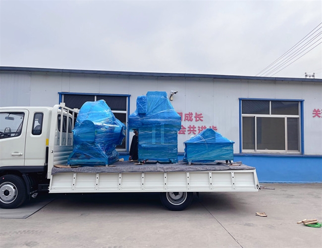 新款80針鹽水注射機(jī)，600L可傾電加熱夾層鍋，200L不銹鋼料車(chē)，直達(dá)車(chē)發(fā)貨河南鄭州