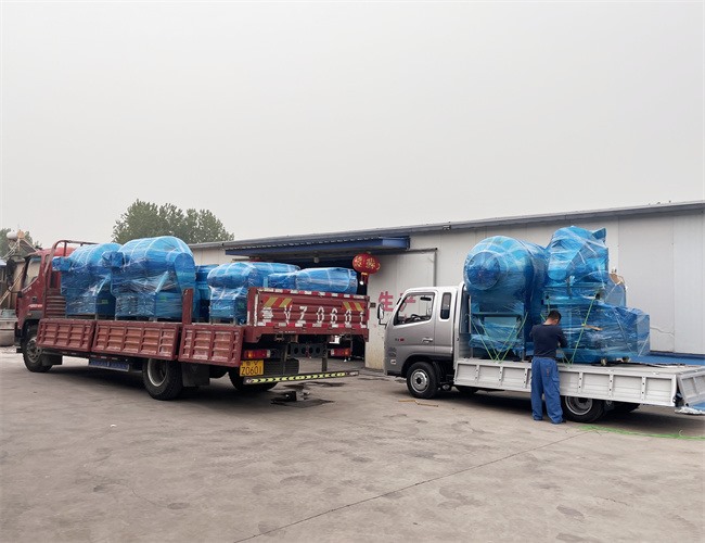 匯品真空滾揉機(jī)、料車、上料器、真空包裝機(jī)、夾層鍋等肉制品深加工設(shè)備發(fā)貨湖北武漢